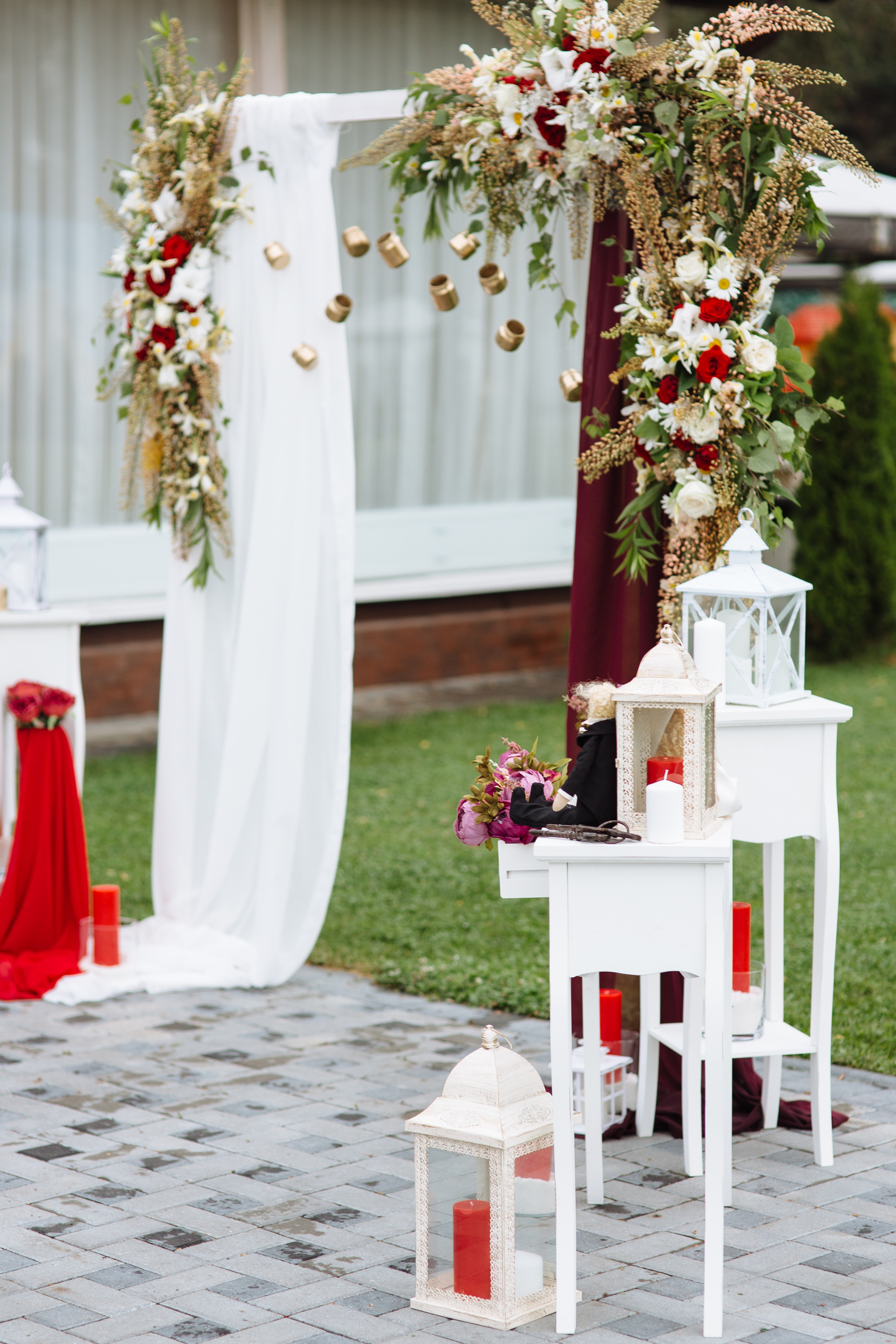 Nişan Töreni Çift ve Misafirler Görseli